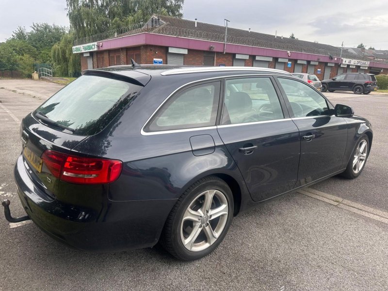 AUDI A4 AVANT