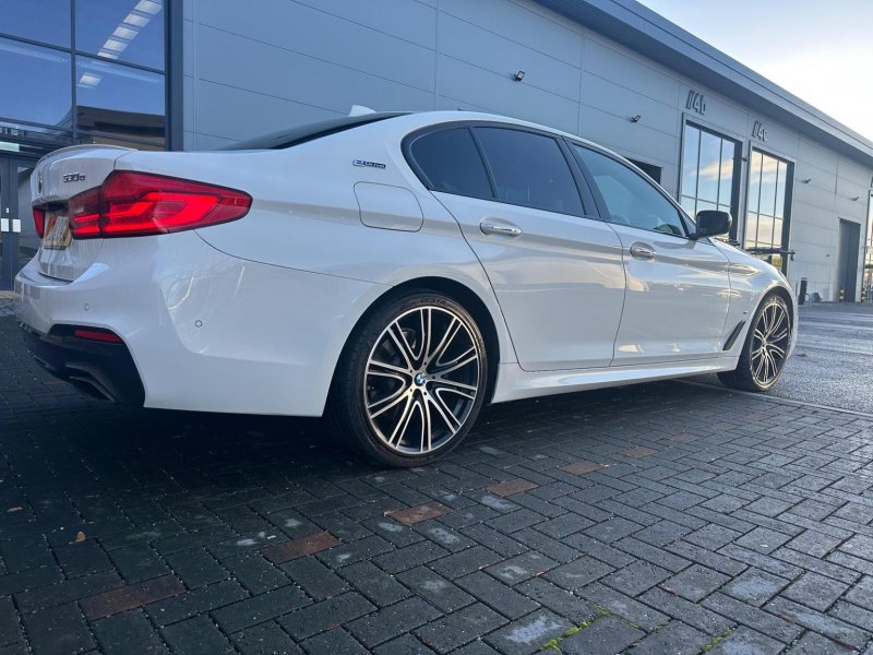 BMW 5 SERIES