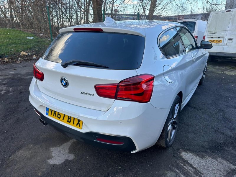 BMW 1 SERIES