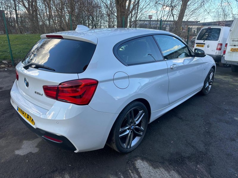 BMW 1 SERIES