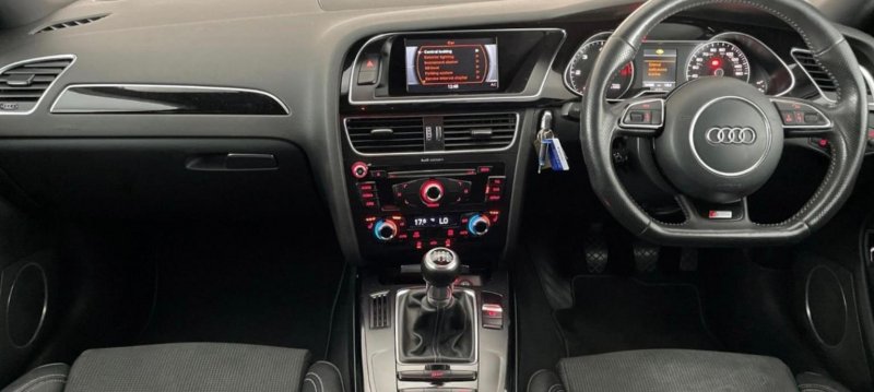 AUDI A4 AVANT